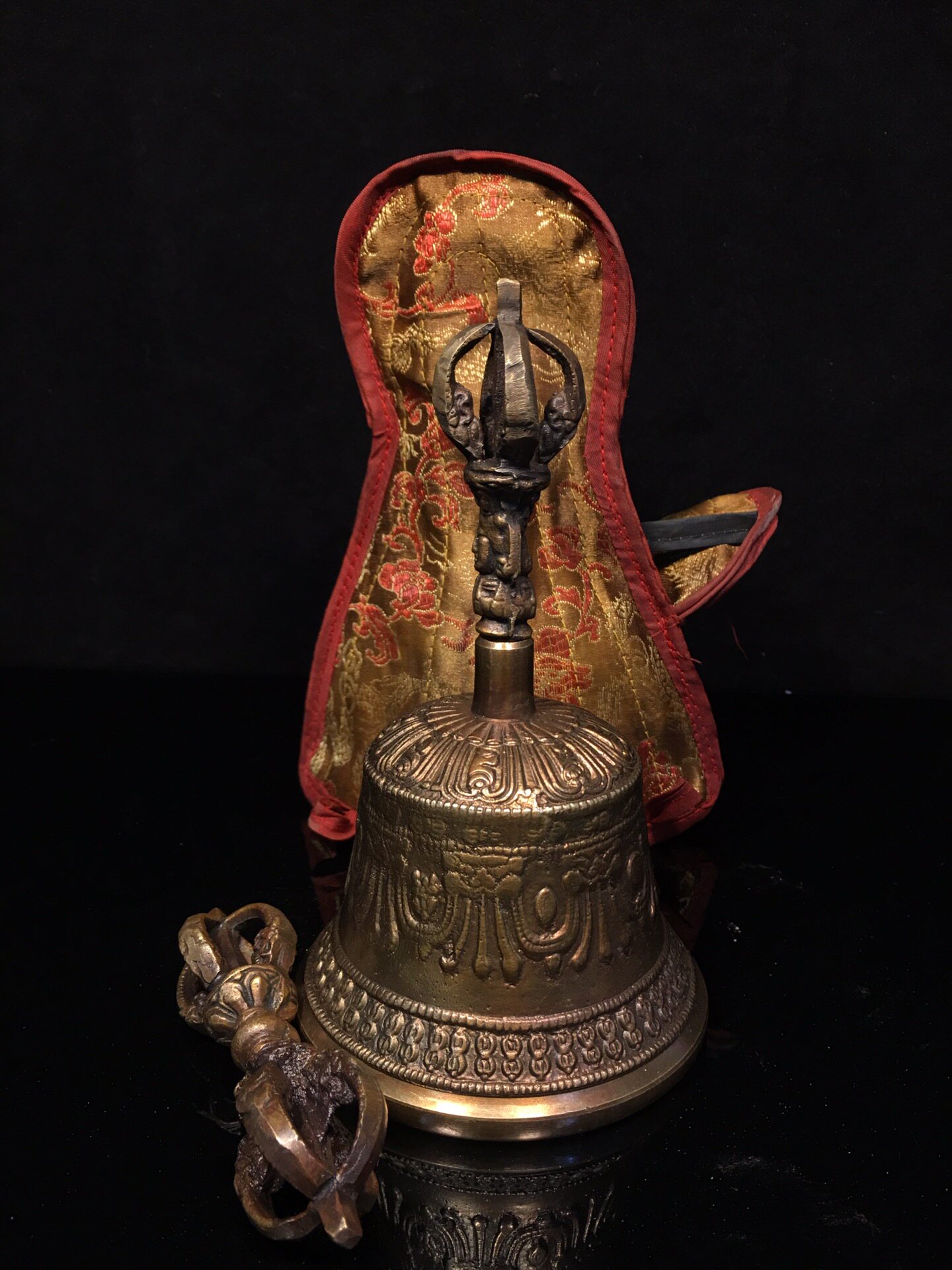 Vintage Collectible Bells - ระฆังวัชระทองเหลืองแท้แบบวินเทจและชุดดอร์เจ ระฆังมือแบบทิเบตสำหรับพิธีกรรมทางพุทธศาสนา ของตกแต่งบ้าน ของสะสม ของขวัญ